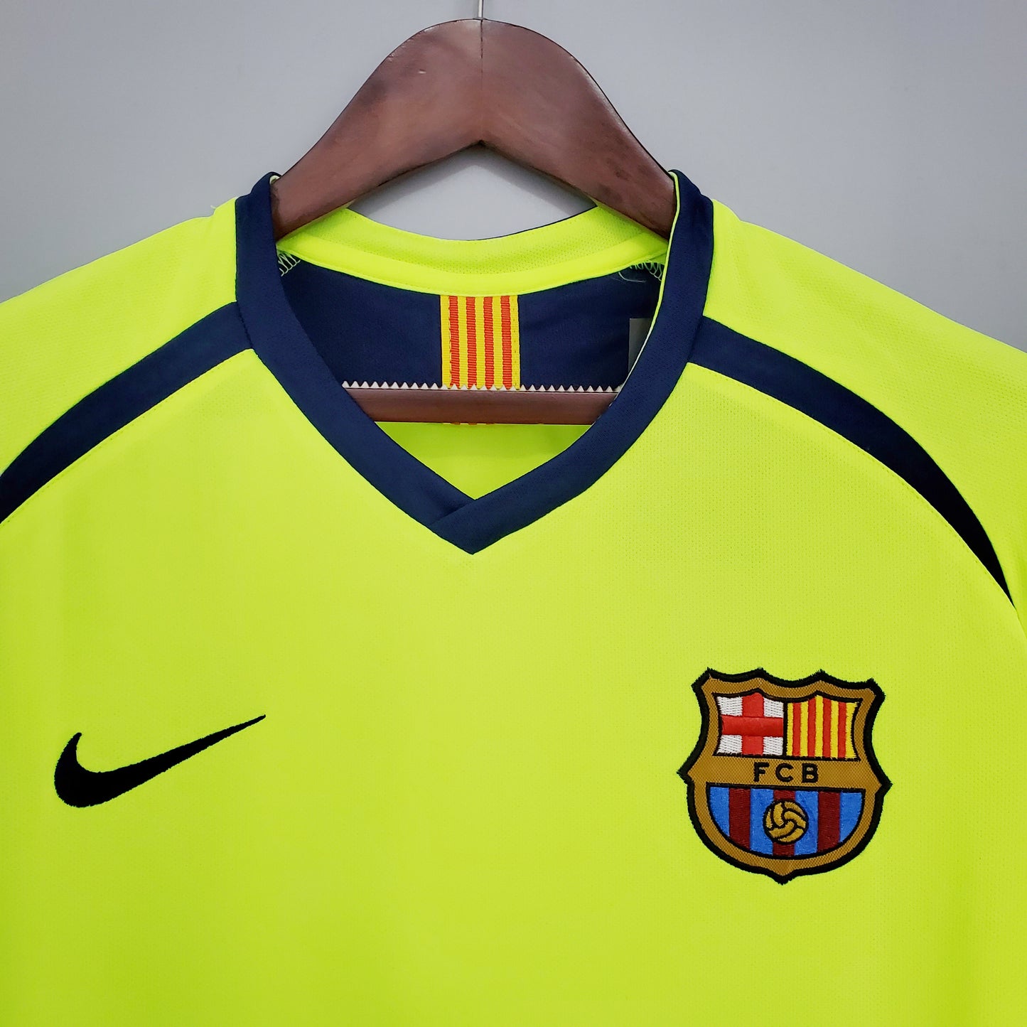 05/06 Retro Away Jersey Barcelona